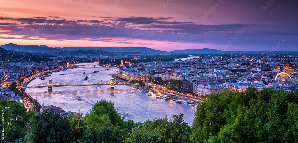 Naklejka premium Sunset over Budapest in summer