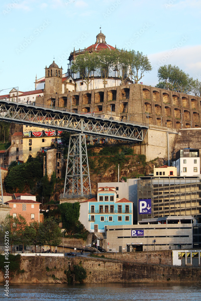 Naklejka premium Mosteiro da Serra do Pilar and Ponte Luís I in Porto, Portugal 