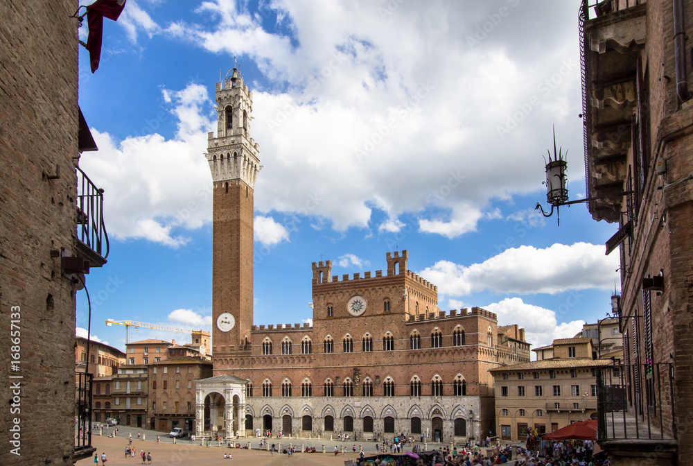 Obraz premium Piazza del Campo with Palazzo Pubblico, Siena, Italy
