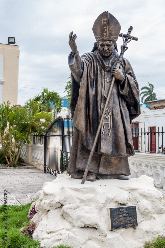 HOLGUIN,  CUBA - JAN 28, 2016: Statue of Jean Paul II in Holguin. - obrazy, fototapety, plakaty 