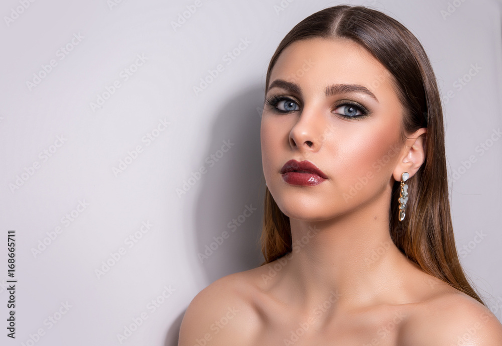 Fashionable portrait of a girl model. Fashion, accessories, evening wet effect makeup. Fashionable portrait of a girl model. Fashion, accessories, evening wet effect makeup.