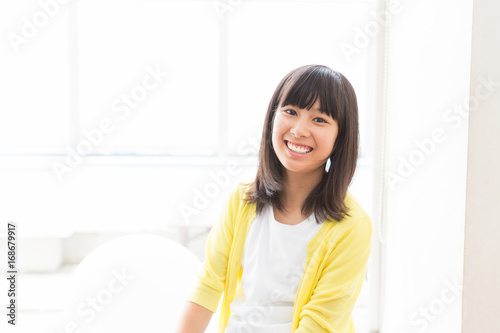 笑顔の女の子 Free Download 笑顔の女の子 - GFXLoad