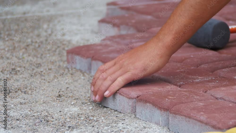 Wideo Stock The builder is laying paving stones. Laying Paving Slabs