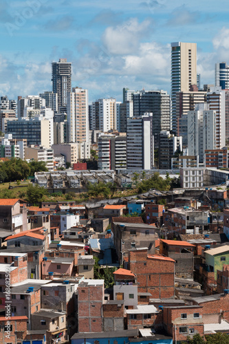 Cuadro en lienzo Social inequality in Salvador city: Favela and buildings