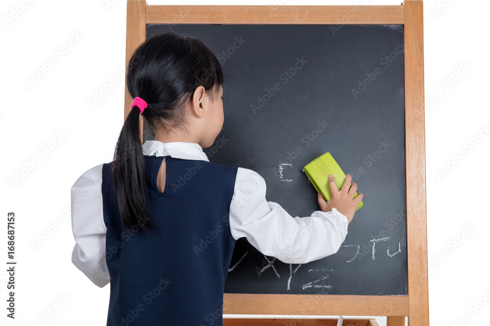 Φωτογραφία Asian Chinese little girl wiping the blackboard