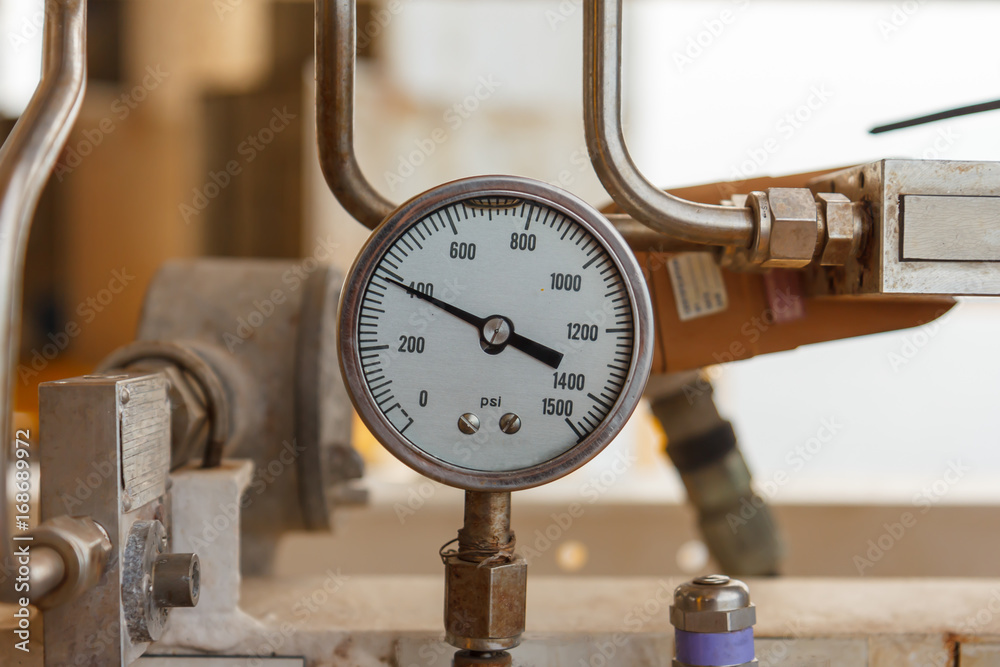 Φωτογραφία Pressure gauge for monitoring measure pressure production process, Oil and gas o