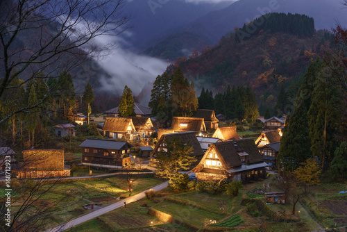 五箇山と靄 Gokayama photo