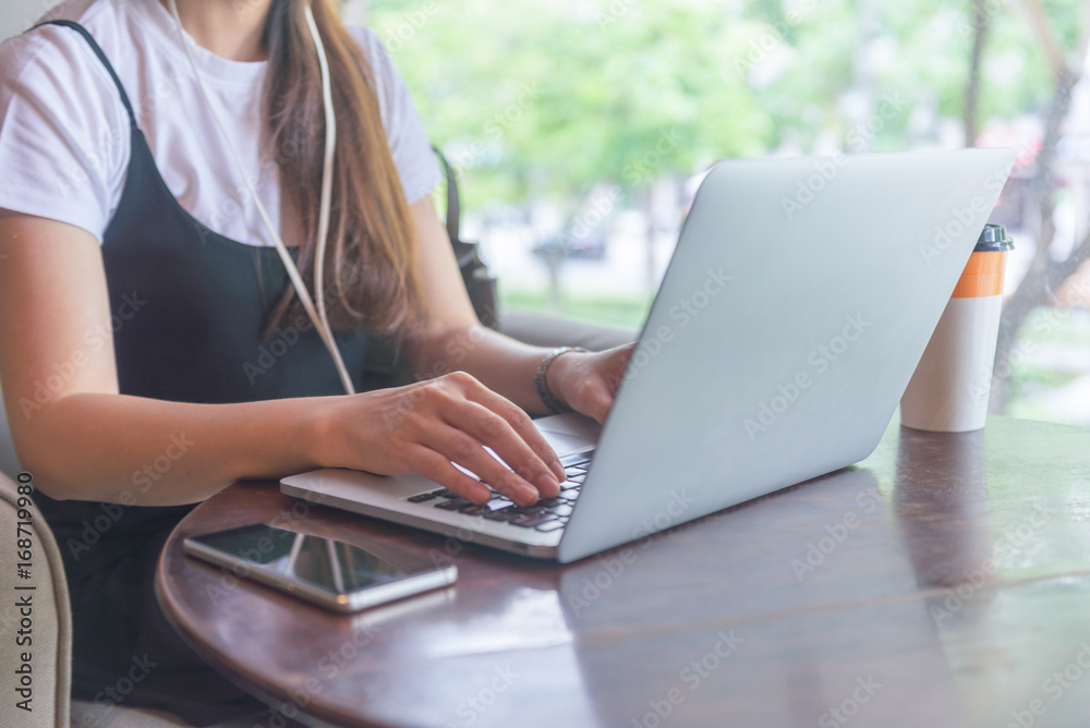 Fototapeta premium Close up of young woman hand using laptop