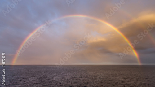 Regenbogen   ber dem Karibischen Meer
