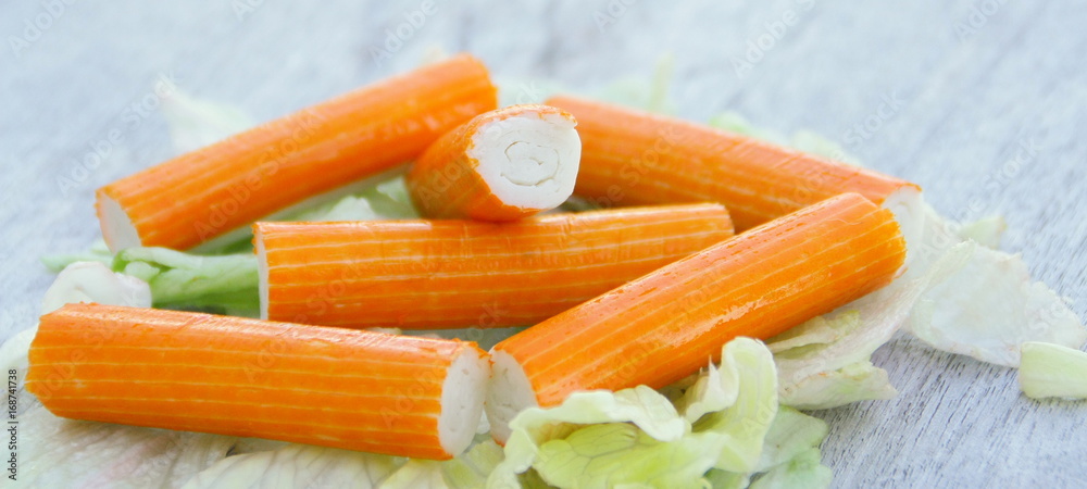 bâtonnets de surimi,poisson sur salade bâtonnets de surimi,poisson sur salade