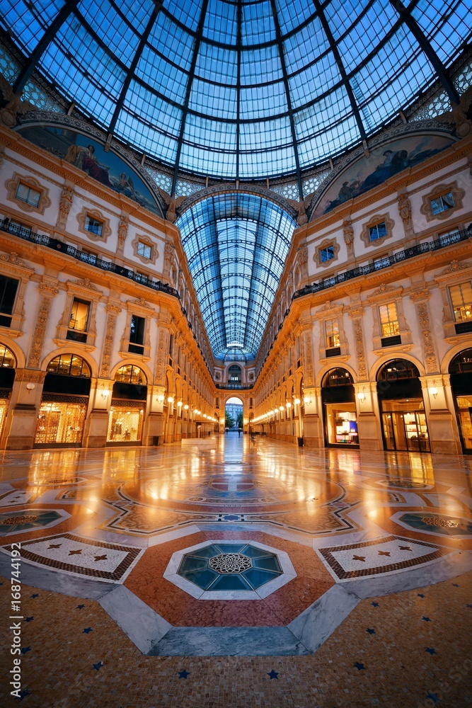 Naklejka premium Galleria Vittorio Emanuele II interior