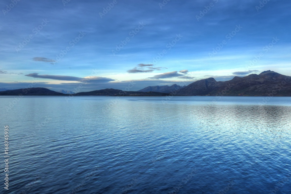 Paysage de Norvège entre fjords et mers