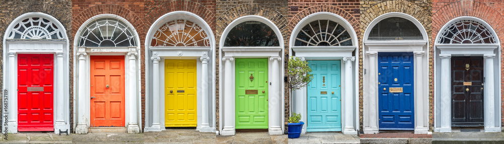 Naklejka premium Kolekcja tęczy panoramicznych kolorów drzwi w Dublinie, Irlandia