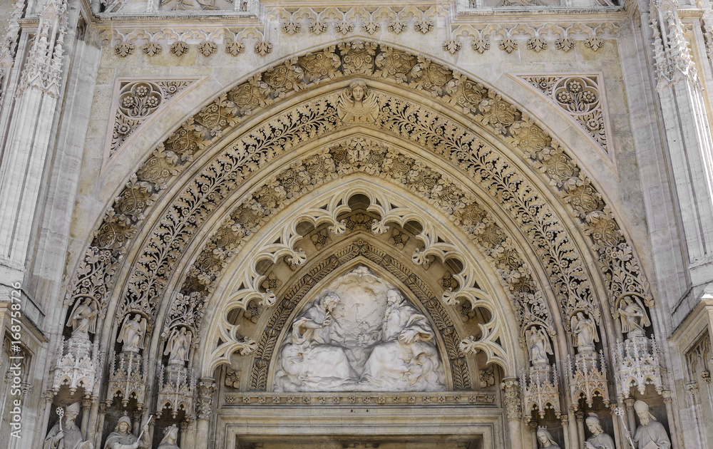 Fretwork on the walls of the cathedral.