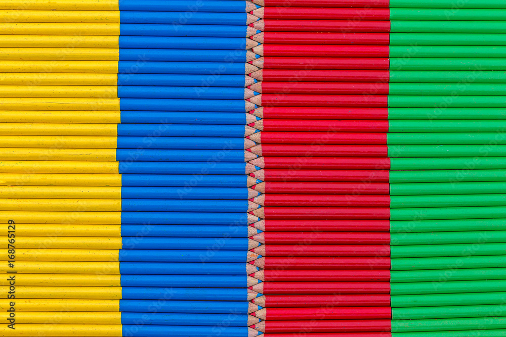 des crayons aux couleurs du drapeau de Colombie et du Venezuela sont alignés et rangé des crayons aux couleurs du drapeau de Colombie et du Venezuela sont alignés et rangé