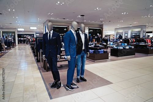 Foto Store with luxury male clothes