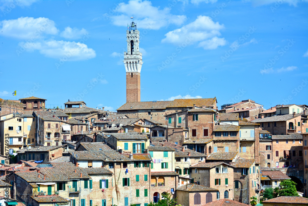 Citta di Siena, edifici medievali in Toscana italia