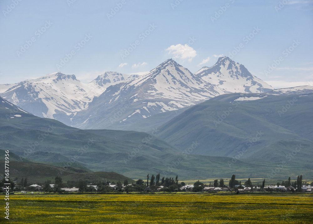 Fototapeta premium gebirgskette, Seidenstrasse, hauptstrasse, provinz vajota dzor, armenien, Asien
