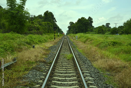 Gleise und Bahnübergang in Asien