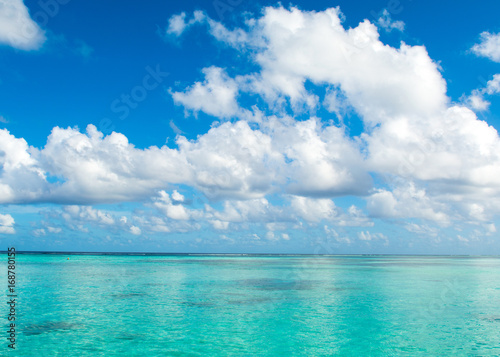 Beautiful landscape of clear turquoise Indian ocean, Maldives islands © Myroslava