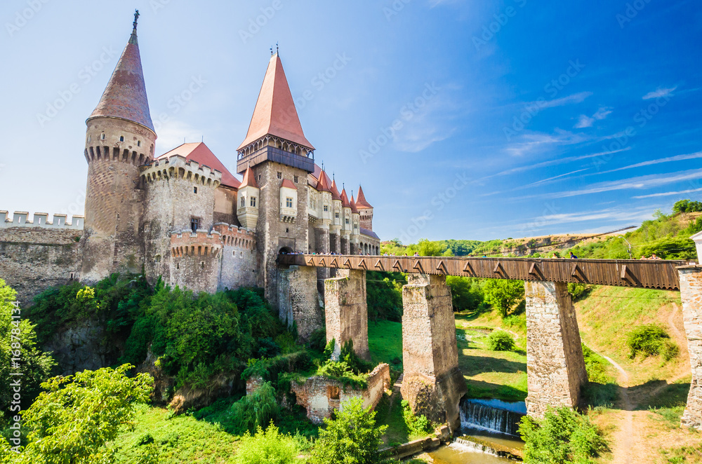 Corvin Castle, Hunedoara, Transylvania, Romania. Hunyad Castle was laid out in 1446. Castelul Huniazilor in romanian. - obrazy, fototapety, plakaty 