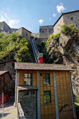 Платно Fort Bard, Valle d'Aosta, Italy - August 18, 2017: Historic military construction defence Fort Bard