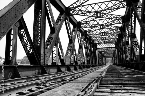 Fototapeta Naklejka Na Ścianę i Meble -  Metal Bridge