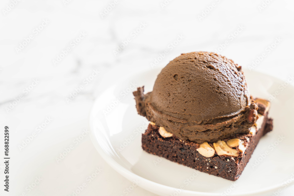 chocolate brownies with chocolate ice cream chocolate brownies with chocolate ice cream