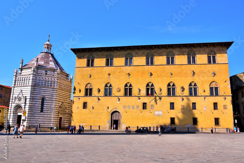 Fototapeta Square of the cathedral, Palace of the Podestà 'or Pretorio Built in 1367 today court on the Left the Baptistery Pistoia, Italy