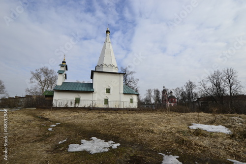 Церковь Николая Чудотворца в деревне Петровское построенная в 17 веке photo