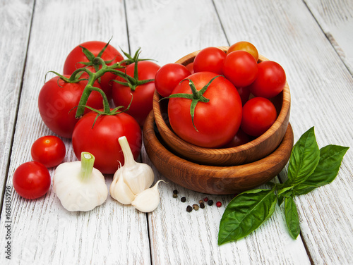 organic tomatoes and garlic