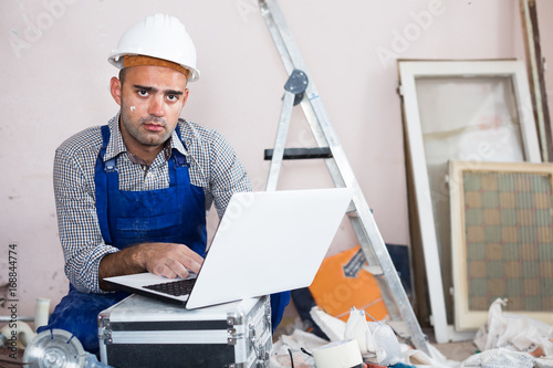 builder is working at the computer