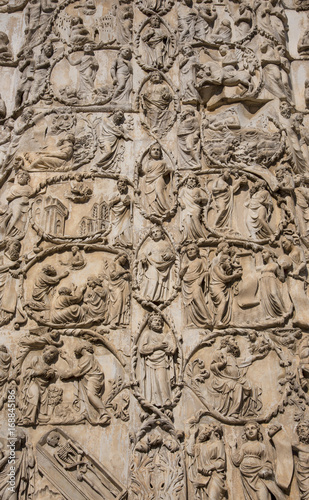 Close-up of the opulent and elaborated embossed sculptures in the Orvieto Cathedral © PerseoMedia