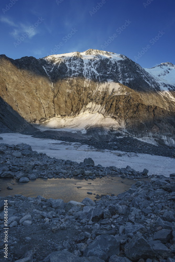 Obraz premium Akkem river near Beluha mountain. Altai. Russia