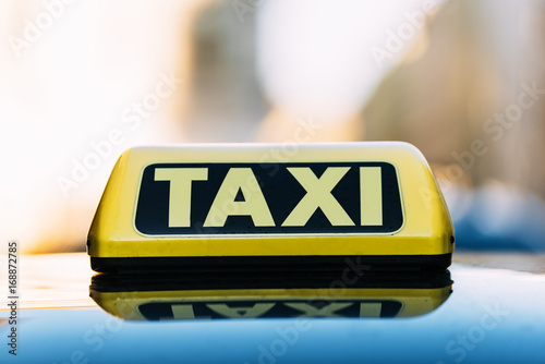 Bilde på lerret Close up of a taxi roof sign in Vienna.