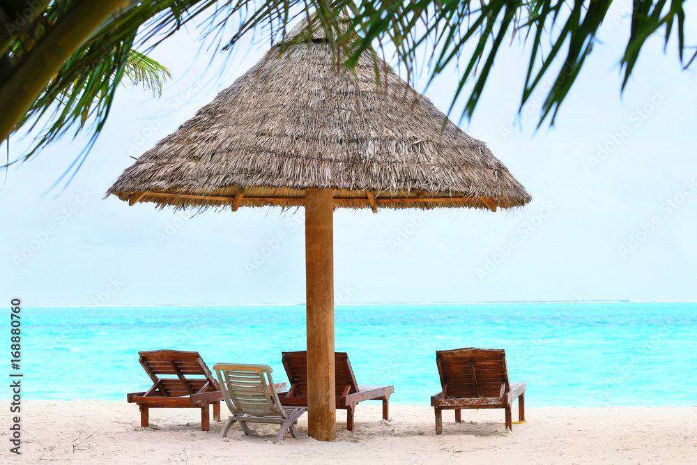Fototapeta premium Sea beach at tropical resort