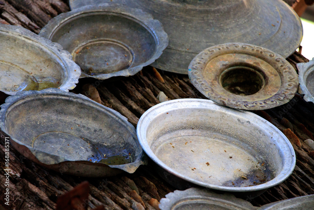 Old-fashioned dishware Old-fashioned dishware