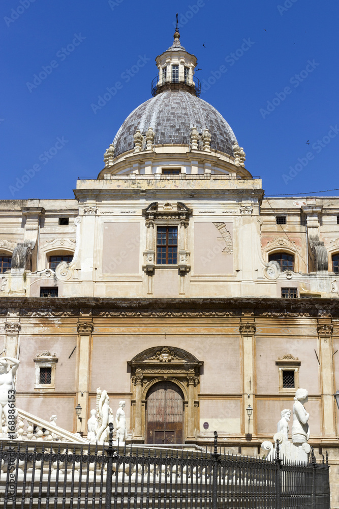 Obraz premium Fontana Pretoria in Palermo, Italy