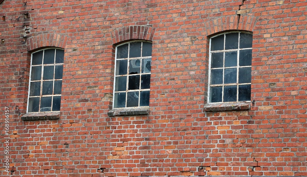 alte erhaltene Fenster einer Ruine