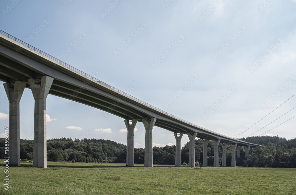 Brücke und Natur Brücke und Natur
