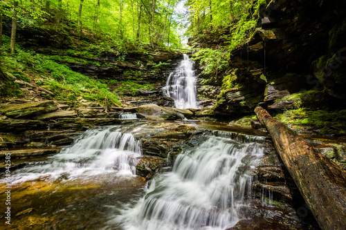 Fototapeta Naklejka Na Ścianę i Meble -  Waterfall in Pocono Mountains in Pennsylvania at Ricketts Glen