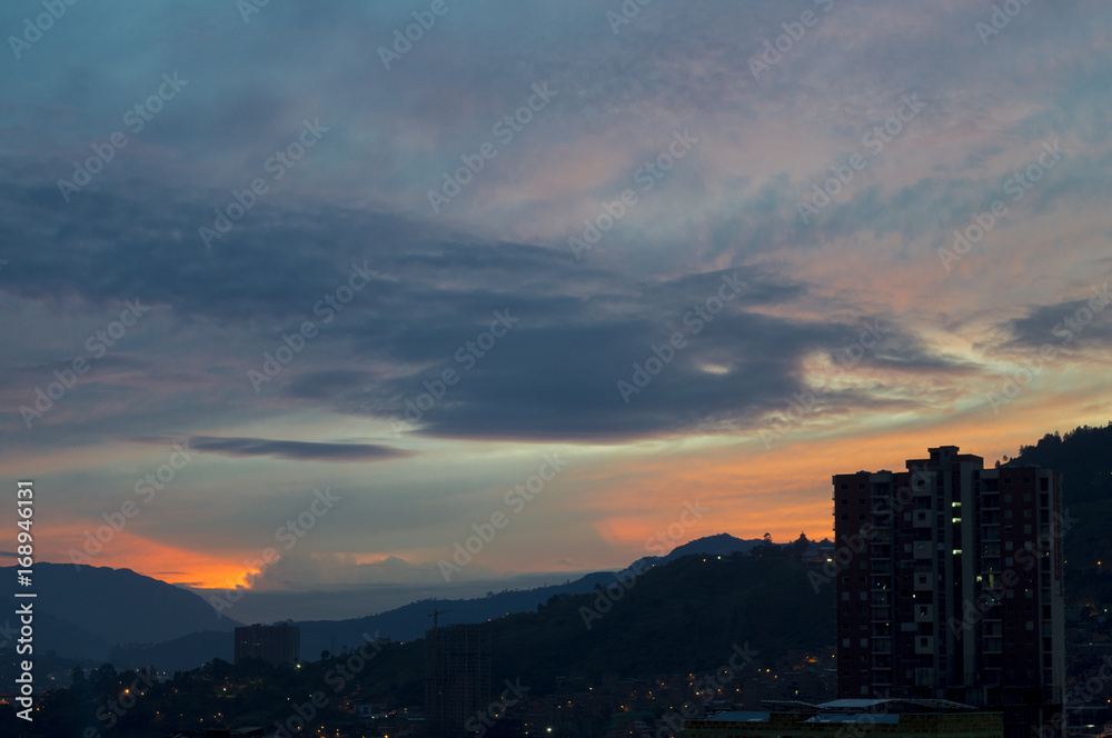 Fototapeta premium Amanecer en Medellin al Norte