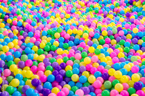 Seamless multi color plastic balls