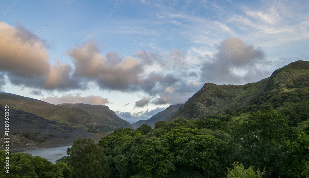 Fototapeta premium Llianberis lake and it's surrounding stunning landscape