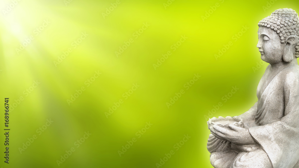 buddha in der frühlingssonne, symbol für meditatin, ruhe entspannung buddha in der frühlingssonne, symbol für meditatin, ruhe entspannung