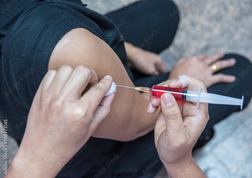 soft focus,nurses are vaccinations to patients using the syringe.Doctor vaccinating women in hospital.Are treated by the use of sterile injectable upper arm. soft focus,nurses are vaccinations to patients using the syringe.Doctor vaccinating women in hospital.Are treated by the use of sterile injectable upper arm.