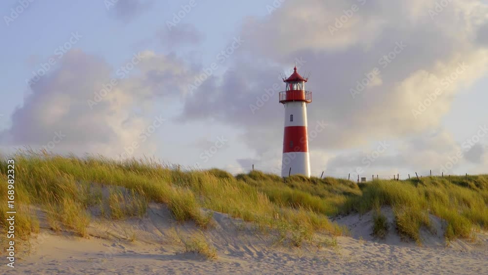 Sylt Leuchtturm List im Sonnenuntergang Licht mit Dünen