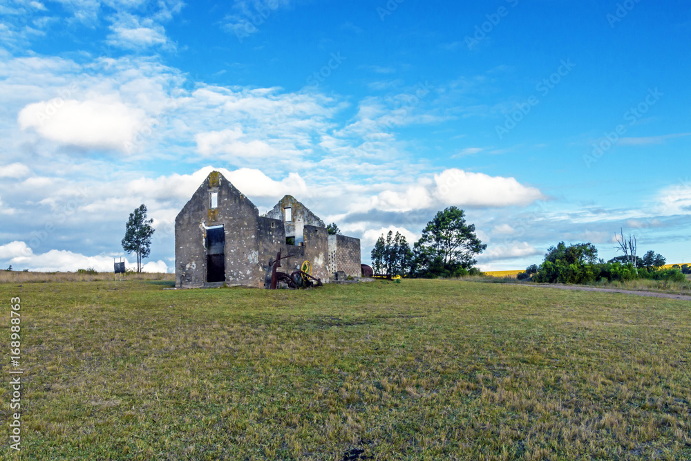 Obraz premium Rural Old Derelect Farm Building on Dry Winter Landscape