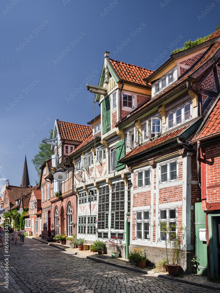 Historische Brauerei in der Elbstrasse in Lauenburg im Sommer