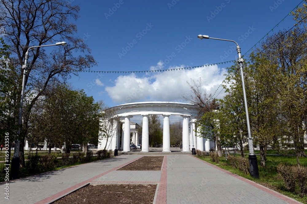 Naklejka premium Seaside park of the city of Tsimlyansk in the Rostov region. 